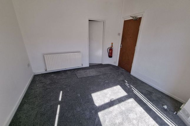 90a, Thomas Street, Caerphilly photo 3
