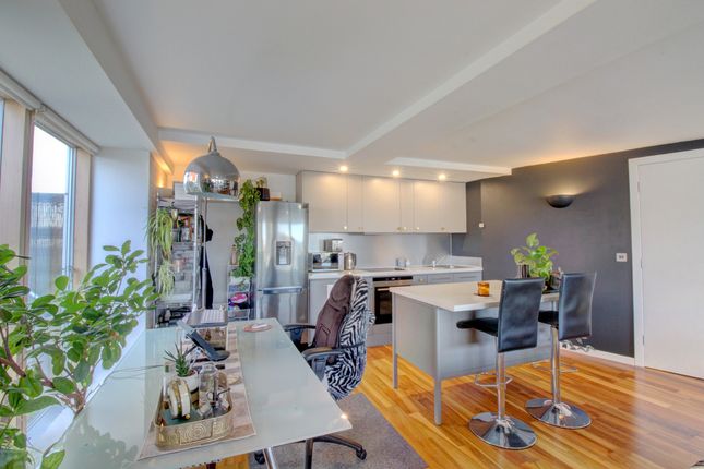 Flat for sale in Whitehall Waterfront, Leeds