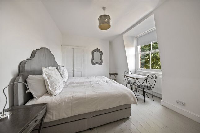First Floor Flat, 303, Sandycombe Road, Surrey photo 4