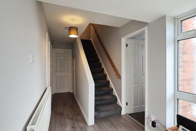 16, Hillcrest Avenue, Burton-on-Trent photo 2