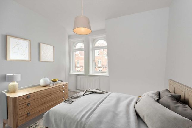 Flat to rent in Lauderdale Road, London