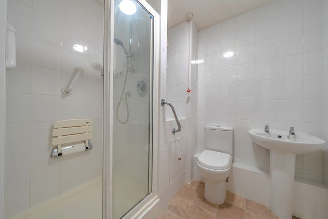 Flat 14 Summerlands Lodge,, Farnborough Common, Orpington photo 4