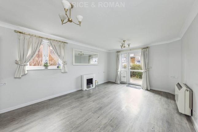 3 Calverley Court, Kingston Road, Epsom photo 4