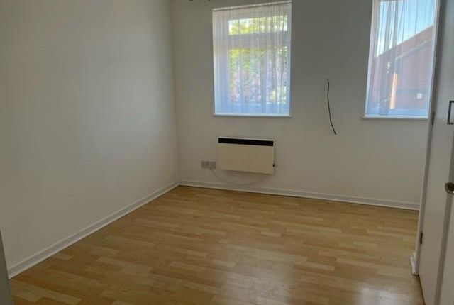 33, Raleigh Close, Gloucester photo 5