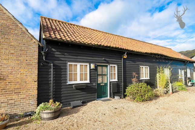2-bed house on 4 Creeds Farm Yard Bury Lane, Epping, £2,100/mo