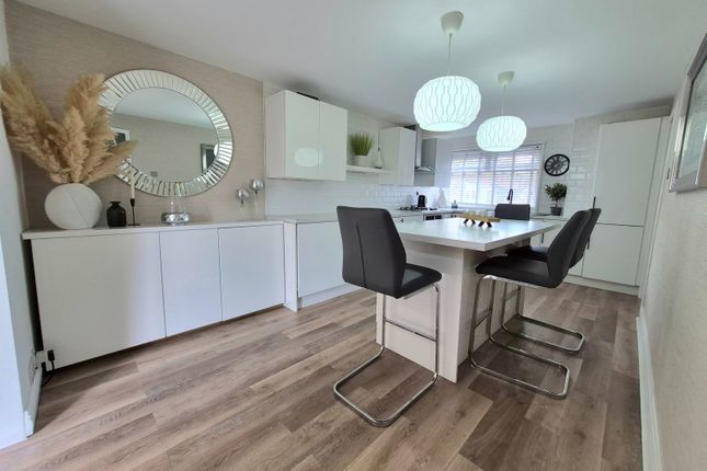 78, Tongbarn, Skelmersdale photo 3