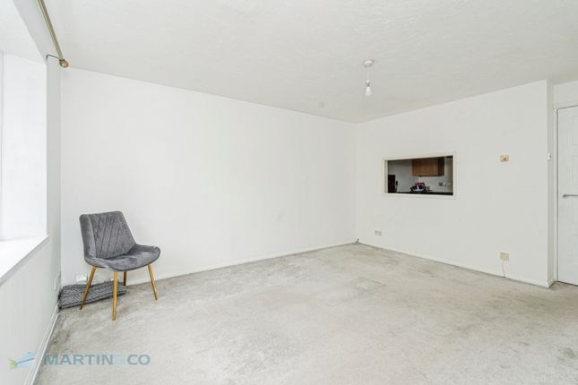 9, Foxhills, Woking photo 4
