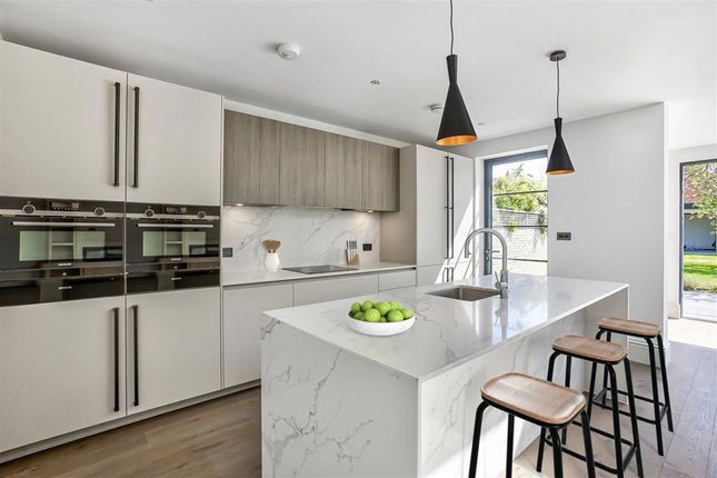 2, Firs Avenue, London photo 4