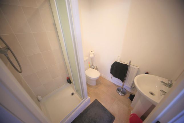 21, Swift Close, Slough photo 5