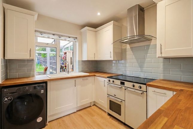 52 Vale Road, Esher photo 2