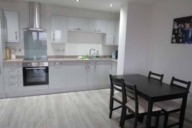Flat to rent in Grays Place, Slough