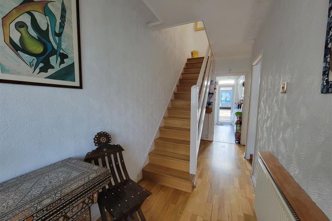 Terraced house for sale in New Park Avenue, London