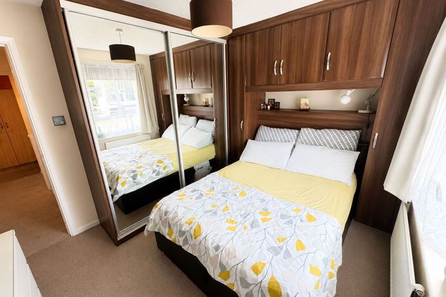 9 Avenue Road, Romford photo 4