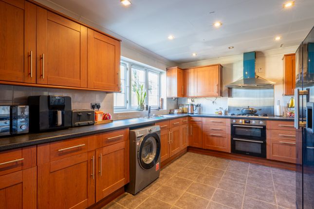 29 Valley Drive, -, Gravesend photo 4