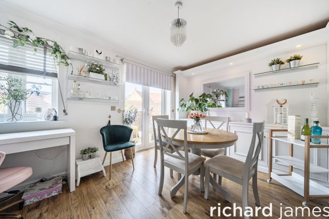31, Dyson Road, Swindon photo 2