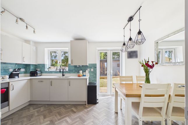 49 Saxon Way, Towcester photo 3