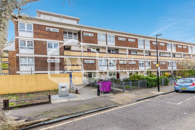 Flat to rent in Fairfoot Road, Mile End, London