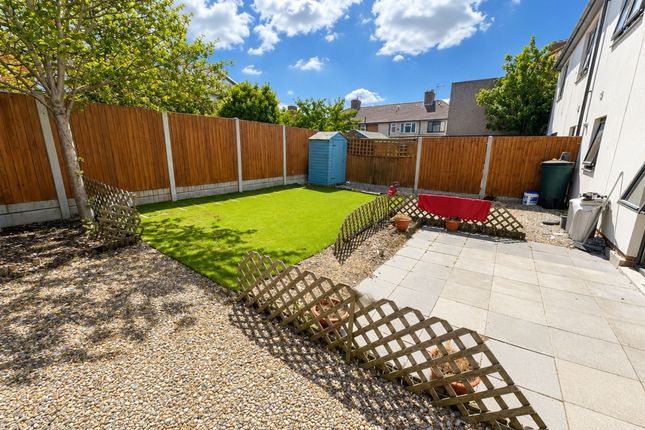 4 Ager Avenue, Dagenham photo 2