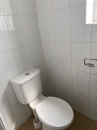 17a, Oakwood Avenue, Southall photo 5