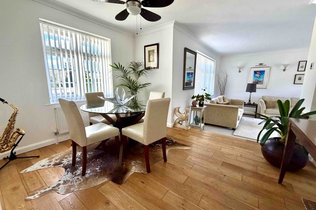 7 Laurel Close, St. Leonards, Ringwood photo 4