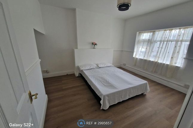 Brickfield Lane, Harlington, Hayes photo 4