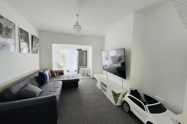 116, Langer Lane, Chesterfield photo 2