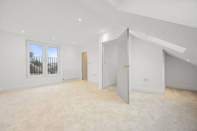 23, Elm Close, Harrow photo 4