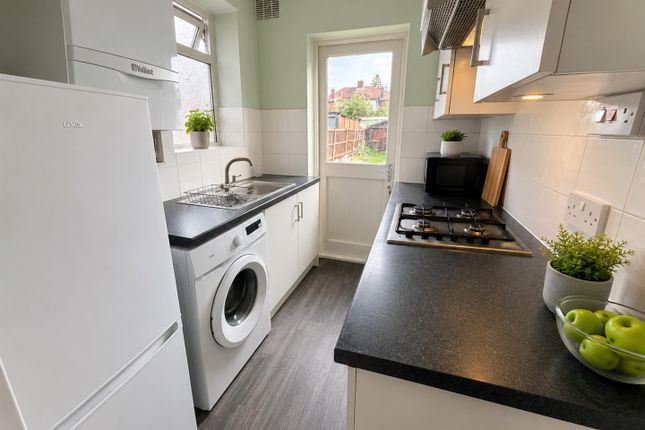 33, Lamorna Grove, Stanmore photo 2