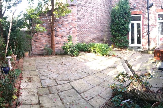 8 Ashlyn Grove, Manchester photo 4