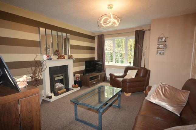 16 Sandybrook Drive, Manchester photo 3