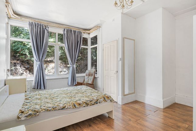 67, Ellesmere Road, London photo 4