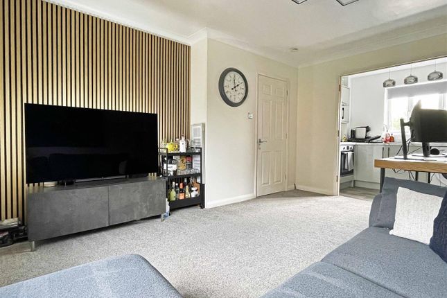 25, Fawkner Close, Chelmsford photo 2