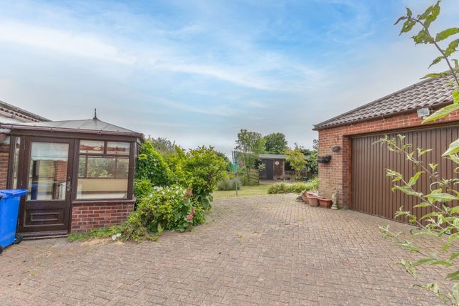 50 Grand Avenue, Lowestoft photo 4