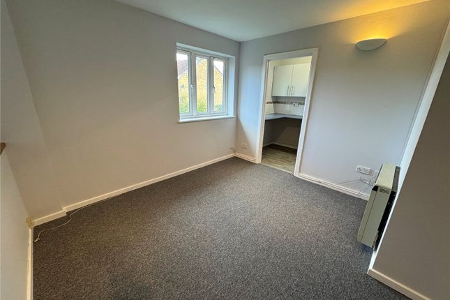 5, Azelin Court, Swindon photo 3
