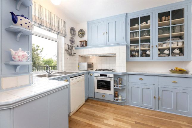 54, Combemartin Road, London photo 2