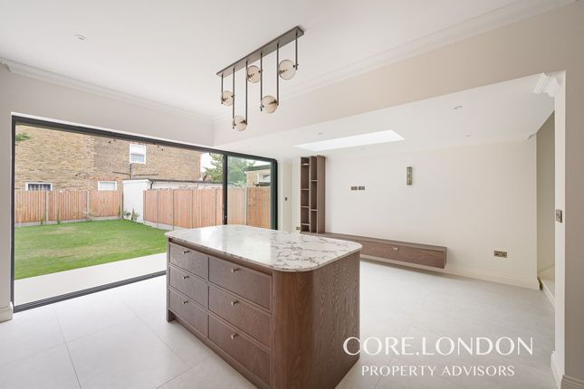 Flat H1096, Twyford Avenue, Acton, London photo 4