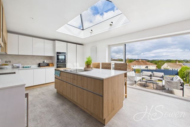 6, Drake Avenue, Torquay photo 2