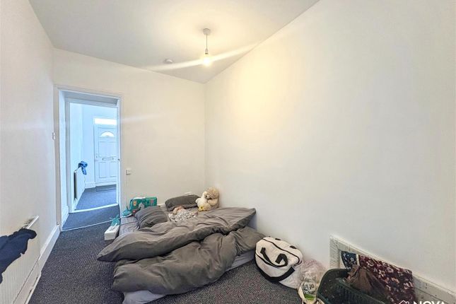 8, Napier Road, Luton photo 3