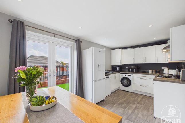 26, Cooke Way, Lydney photo 2