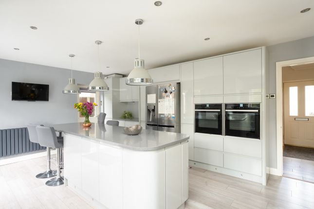 8 Yeo Close, Cheddar, Somerset photo 3