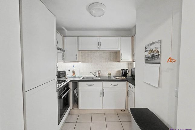 Flat, White Water Court, Plymouth photo 4