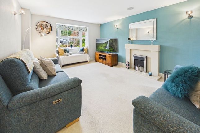 22, Newbery Close, Caterham photo 3