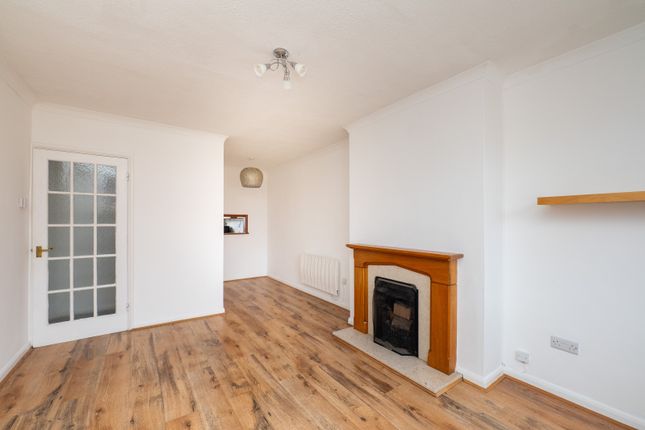 14, Silverdale Close, Surrey photo 3