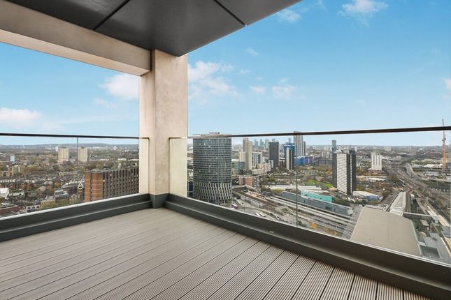 Thumbnail Flat to rent in Legacy Tower, London