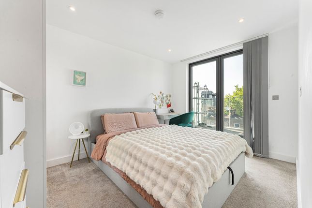 Flat 6, 9, Pemberton Place, London photo 4