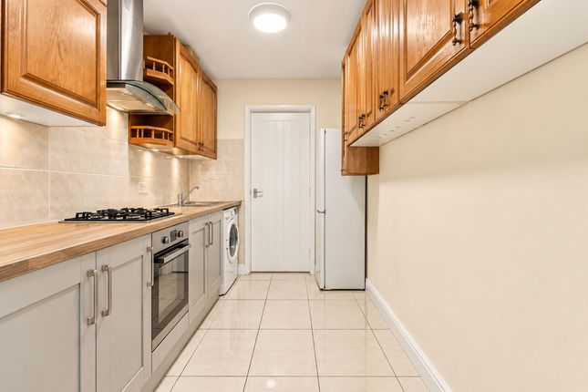 8 Cross Road, Croydon photo 2