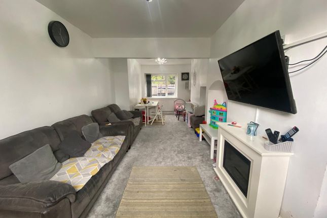 2 Averil Road, Leicester photo 3
