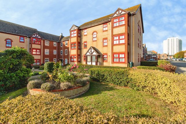 Adrian Court, LOWESTOFT photo 2