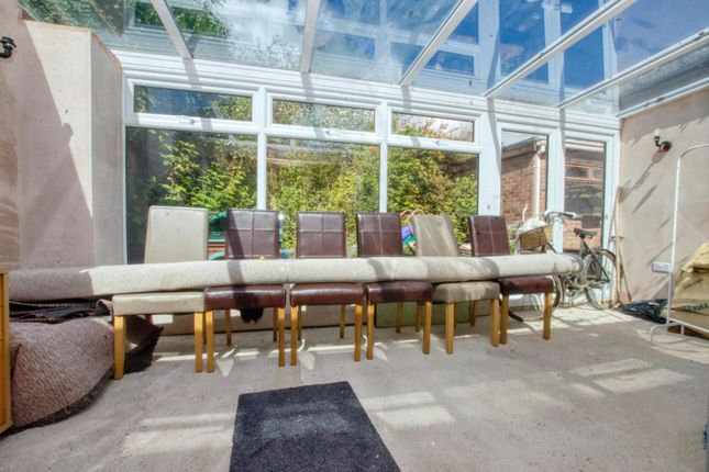 18, Burnham Chase, Southampton photo 3