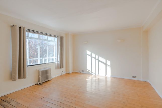Flat for sale in Paramount Court, Bloomsbury